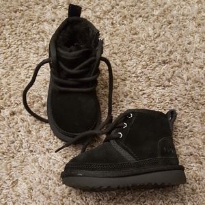 NWOB.... UGG children's boots (6C)